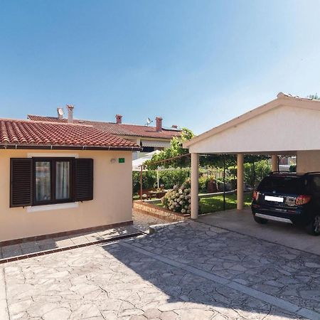 2 Bedroom Amazing Home In Pula Exterior photo