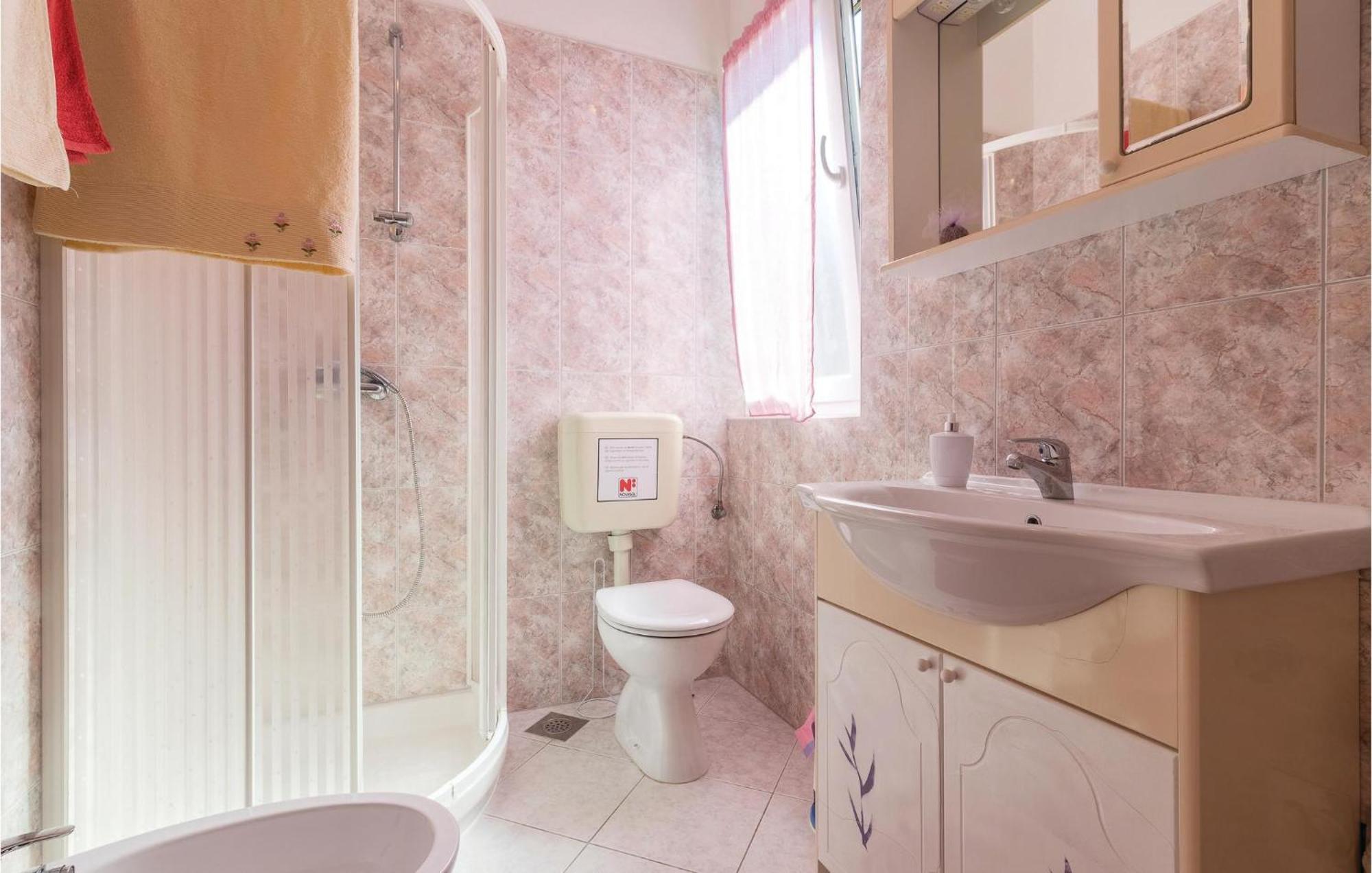 2 Bedroom Amazing Home In Pula Exterior photo